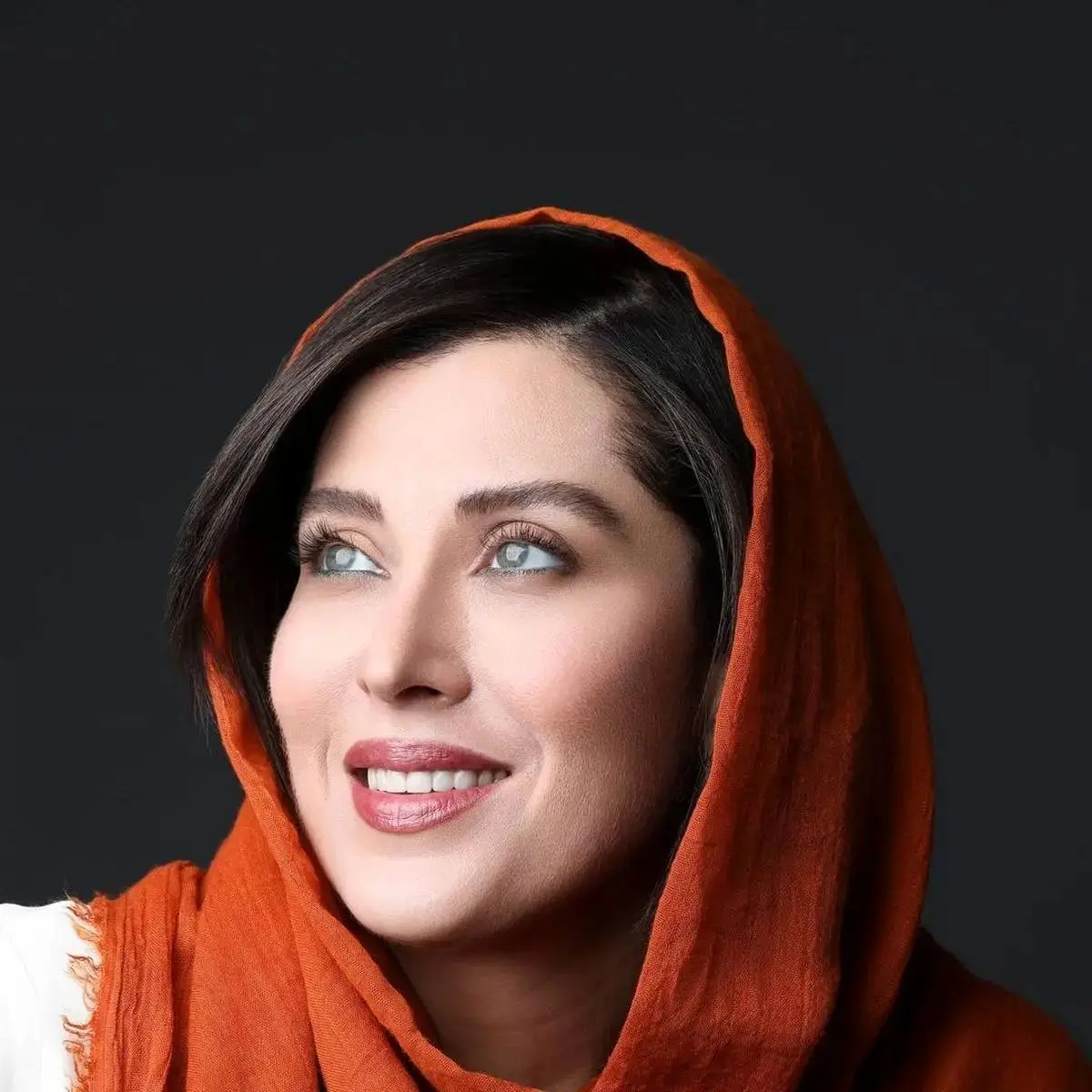 تصویری از کودکی مهسا کرامتی که مطمئنا ندیده بودیم! تصویری از کودکی مهسا کرامتی که مطمئنا ندیده بودیم!