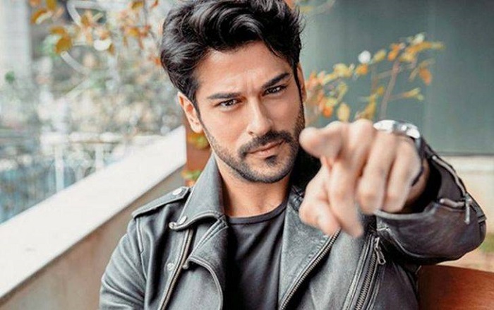 3-burak-ozcivit-kimdir_ تاریخ و زمان وبگردی؛ با جذاب ترین بازیگران مرد ترکیه آشنا شوید!