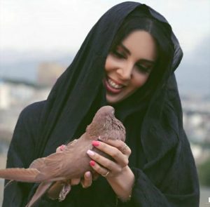 نگاه روز |لیلا بلوکات با حسی زیبا و لبخندی وصف نشدنی از این پرنده ی زیبا نگاه روز |لیلا بلوکات با حسی زیبا و لبخندی وصف نشدنی از این پرنده ی زیبا