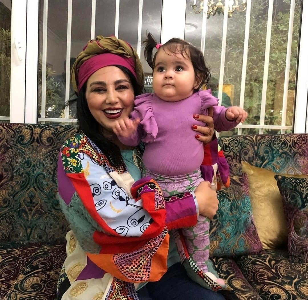 نگاه روز | خوشگذرانی بهنوش بختیاری با یک دختر شیرین خوشگل / چهره جذاب دختر اصلان بعد از 20 سال ذاتا زیباست نگاه روز | خوشگذرانی بهنوش بختیاری با یک دختر شیرین خوشگل / چهره جذاب دختر اصلان بعد از 20 سال ذاتا زیباست