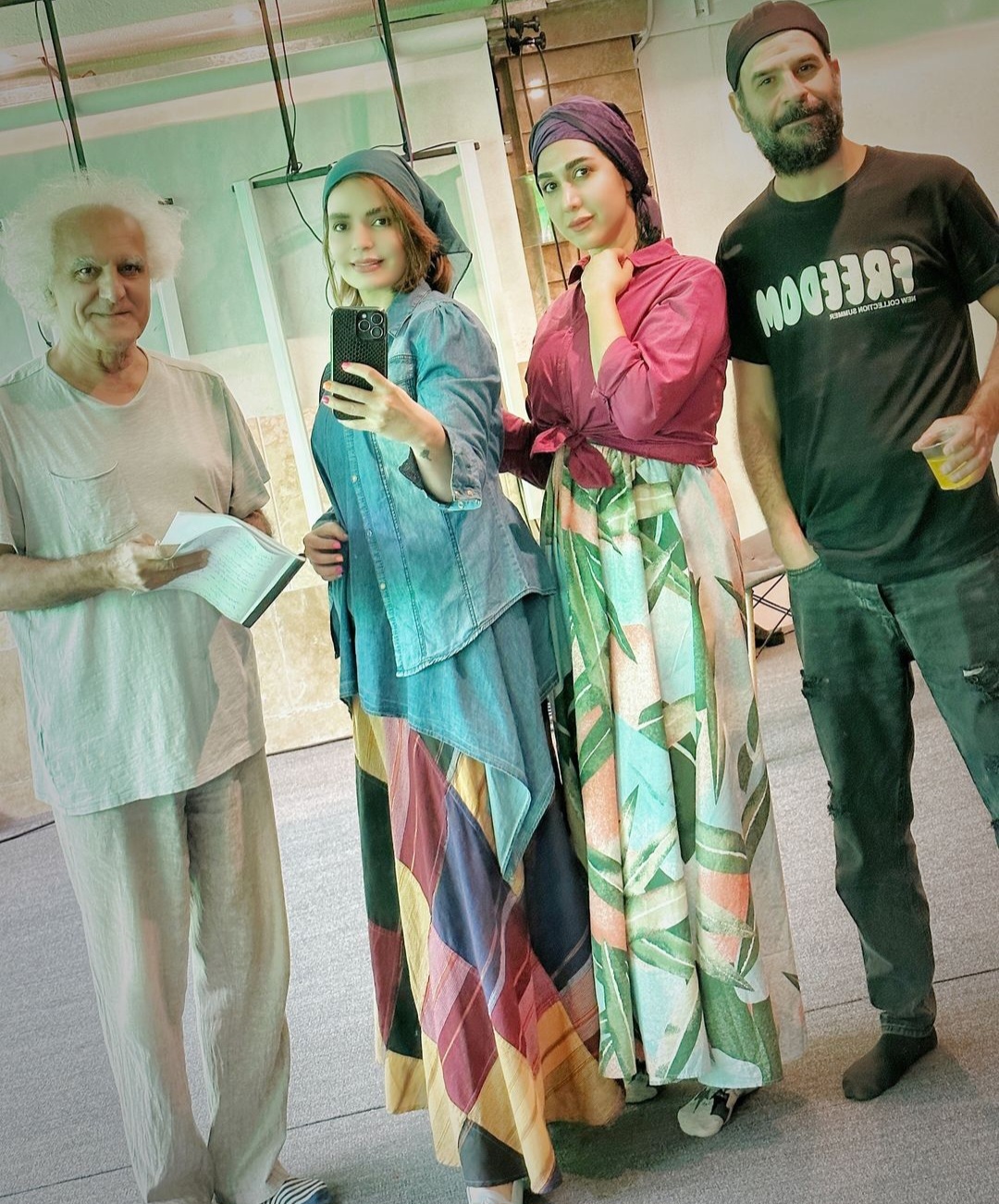 نگاه روز | استایل رنگین کمانی و شاد《سپیده خداوردی》در میان هنرمندان