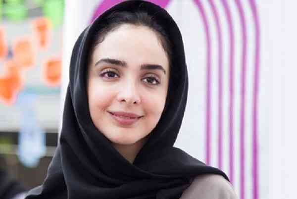 عکس داغ امروز | سلفی جذاب المیرا دهقانی در خودروی شخصی اش