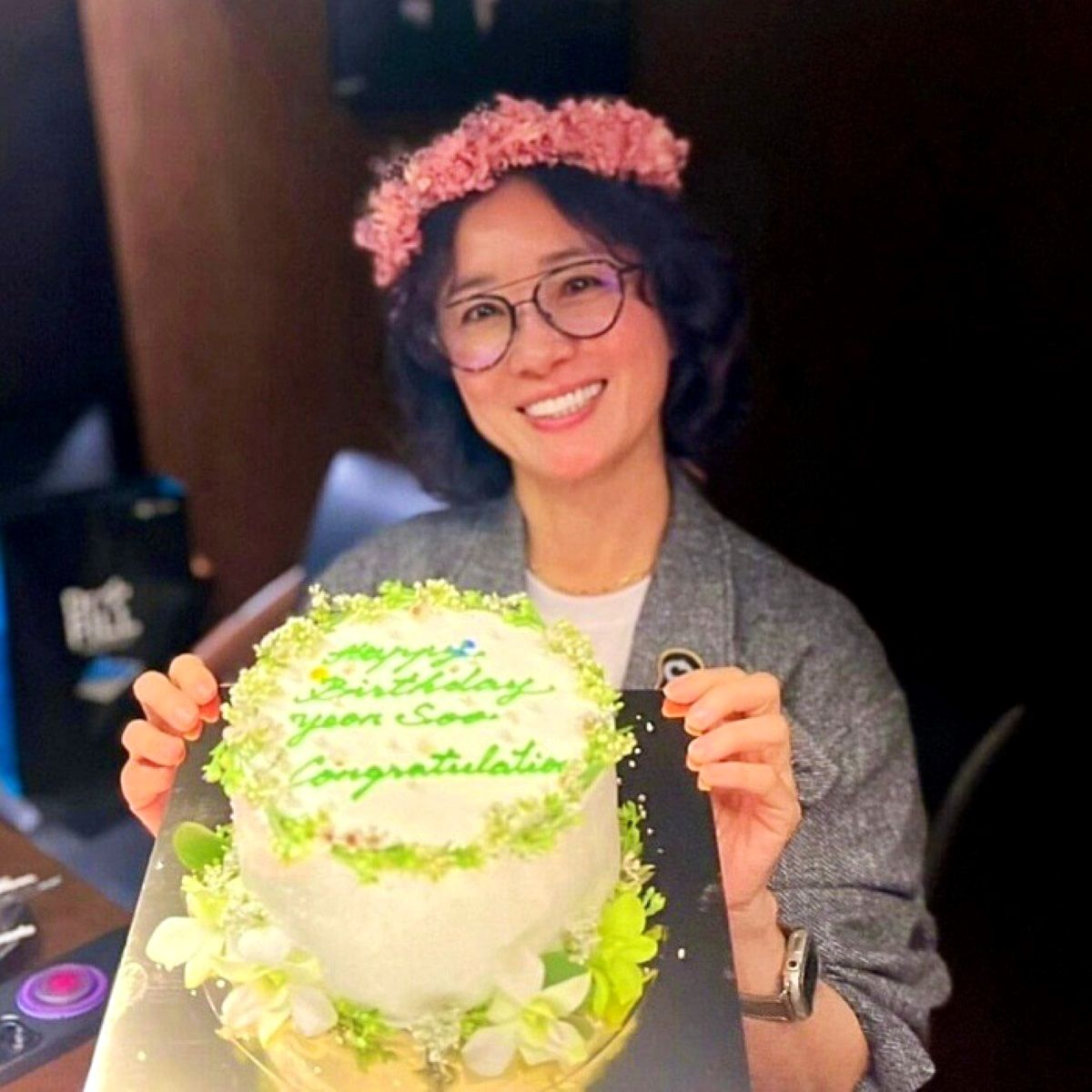 تاریخ وبگردی | جشن تولد بازیگر کره ای مادر جومونگ《بانو یو‌ها》در کنار شوهر اصلیش در ۵۳ سالگی