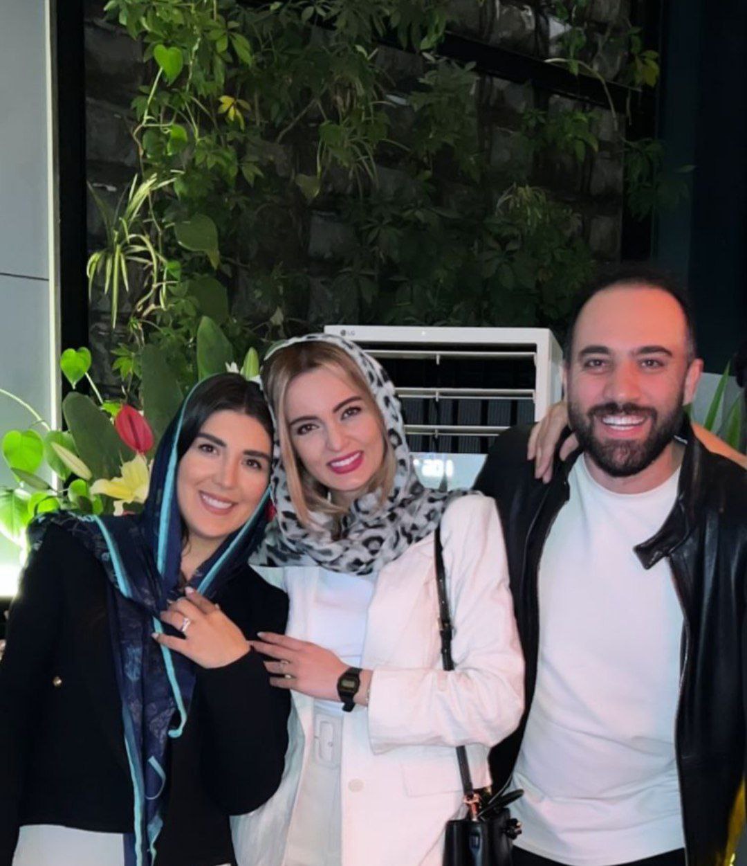 نگاه روز ||تیپ و چهره جدید نیلوفر پارسا بازیگر سریال آوای باران و همسرش