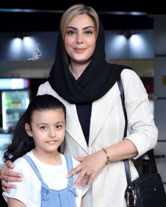 تاریخ وبگردی | تصویری کمتر دیده شده از "نیلوفر شهیدی" در کنار دخترش؛ بسیار بسیار زیبا در عین سادگی! تاریخ وبگردی | تصویری کمتر دیده شده از "نیلوفر شهیدی" در کنار دخترش؛ بسیار بسیار زیبا در عین سادگی!