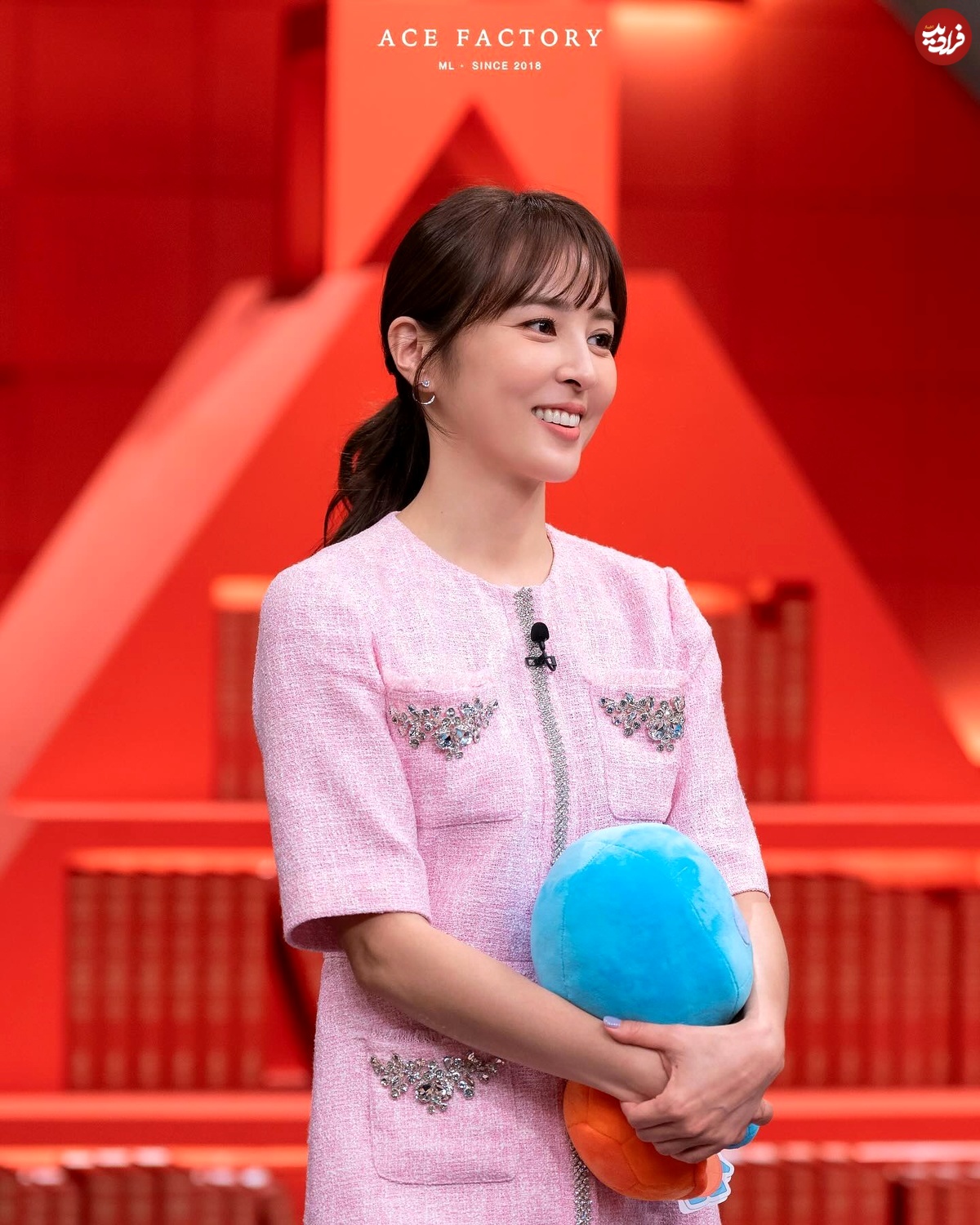 underhiswings2016_1719733950_3401697388766322106_2271787276 underhiswings2016_1719733950_3401697388766322106_2271787276