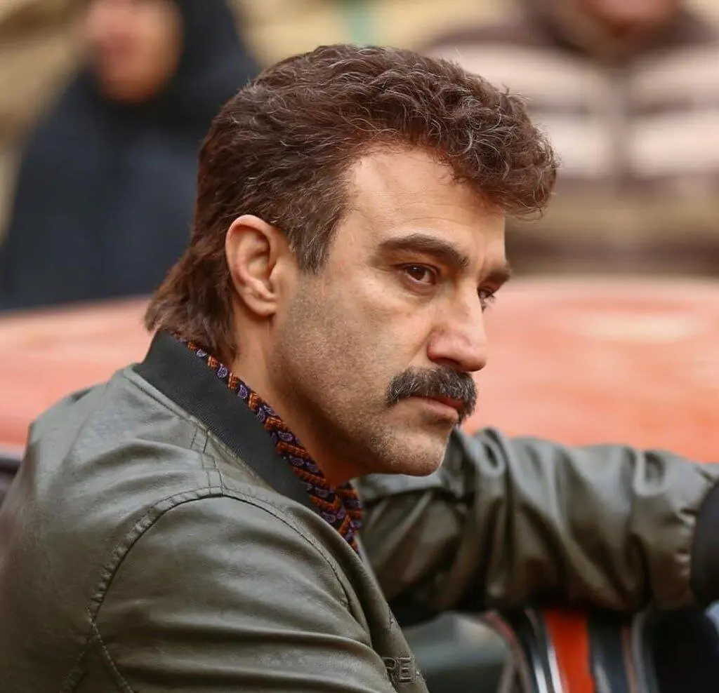 نگاه روز |چهرهٔ جالب و باورنکردنی نقی معمولی با گریم و استایل دهه شصتی نگاه روز |چهرهٔ جالب و باورنکردنی نقی معمولی با گریم و استایل دهه شصتی