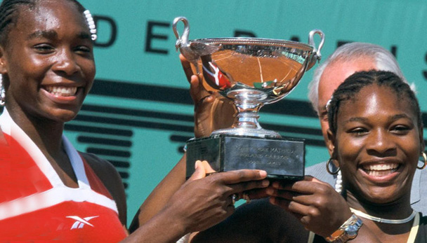 عکس‌های لو رفته از چند آدم محبوب که نشان می‌دهد بدون میکاپ هم زیبا هستند!