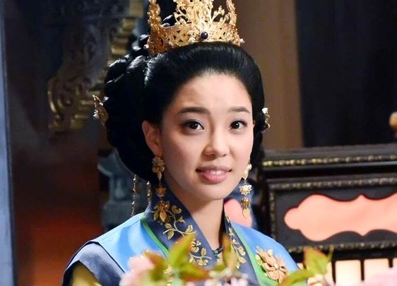 تیتر روز ؛ سفر زمان؛ چهره «ملکه اون هه» 11 سال بعد از سریال «دختر امپراتور» در 37 سالگی تیتر روز ؛ سفر زمان؛ چهره «ملکه اون هه» 11 سال بعد از سریال «دختر امپراتور» در 37 سالگی