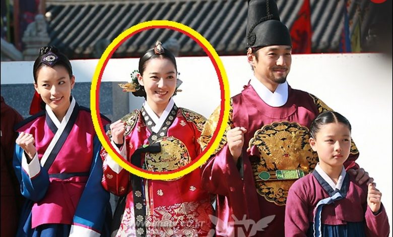 چهره ها در زمان ؛ تصویری تازه از «بانو جانگ» (سریال دونگیی) در زمین گلف عکسهای تازۀ «بانو جانگ» (سریال دونگیی) با استایل پاییزی در زمین گلف