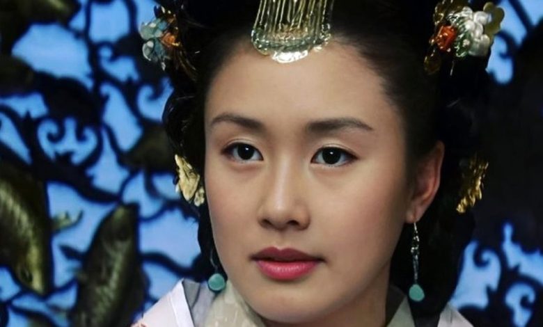 نگاه روز |عکس‌های تازۀ «بانو هن» 21 سال بعد از سریال «یانگوم» در 63 سالگی | زیبایی ابهت دار «بانو بویوهوا» 14 سال بعد از سریال «امپراتور افسانه»