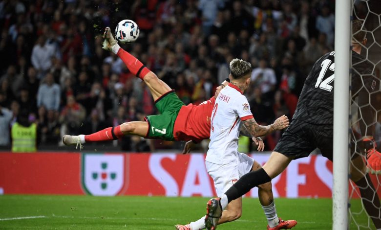 گل قیچی برگردان کریستیانو رونالدو به لهستان / پادشاه فوتبال بازم حماسه آفرید گل قیچی برگردان کریستیانو رونالدو به لهستان / پادشاه فوتبال بازم حماسه آفرید