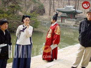 نگاه روز | تصاویری از پشت‌صحنۀ سریال جذاب «جواهری در قصر»؛ از آرایش یانگوم تا آبنبات‌خوری عوامل