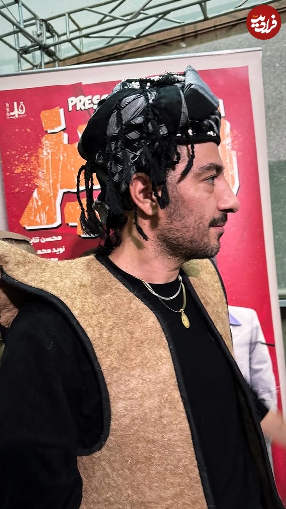 تاریخ و زمان وبگردی؛تصویری از روزبه حصاری و نوید محمدزاده» در لباس کردی و با تیپ و استایل خاص تاریخ و زمان وبگردی؛تصویری از روزبه حصاری و نوید محمدزاده» در لباس کردی و با تیپ و استایل خاص