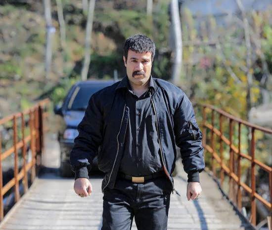 عکس داغ امروز | تصویری از ژست عاشقانه احمد مهران‌فر ارسطوی سریال «پایتخت» در کنار همسرش