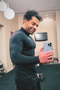 نگاه روز |عکسی از استایل ورزشی رضا بهرام در باشگاه بدنسازی