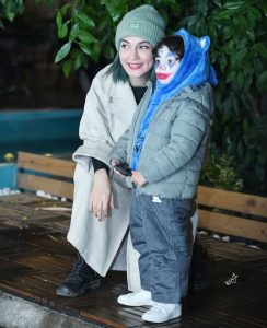 نگاه روز |تصاویری از بازیگر سریال های جذاب/خانم حدیث میرامینی در کنار پسرش