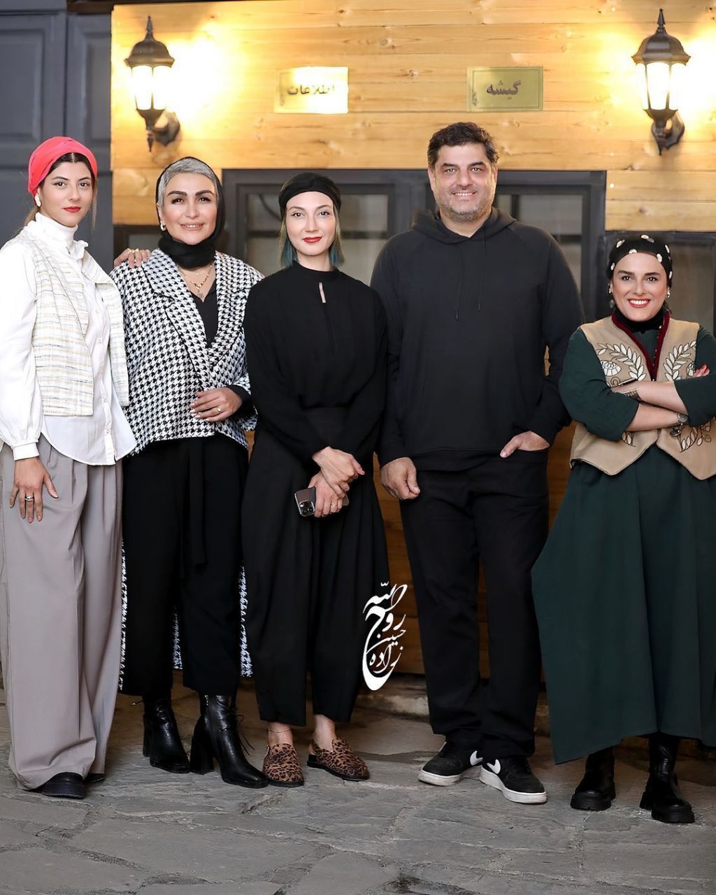 نگاه روز | ژست سام درخشانی در عکس دسته جمعی بازیگران زن
