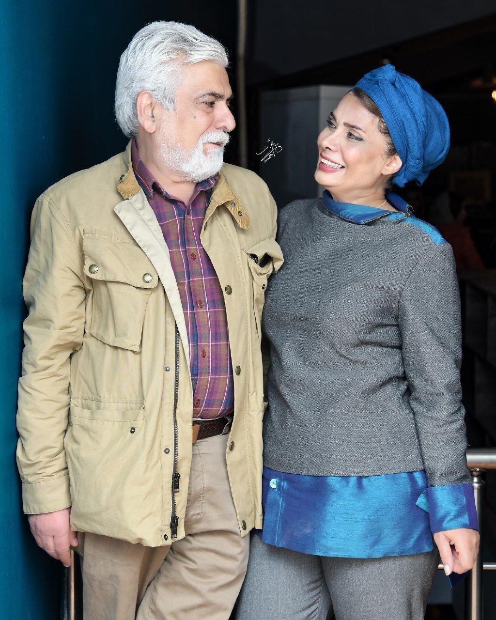 نگاه روز |ژست عاشقانه عاطفه رضوی و همسرش حسین پاکدل در یک نمایش