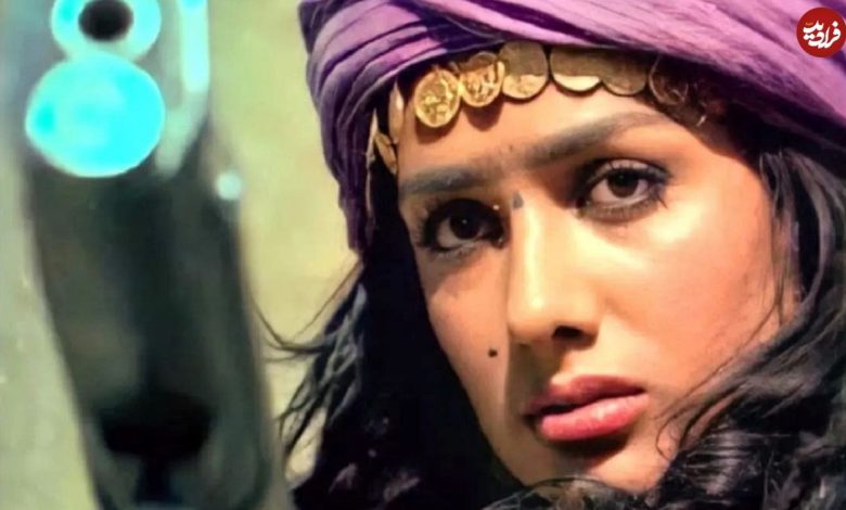 قاب امروز | «آرام و جلال پیشواییان» در پشت صحنه سریال غارتگران؛ سال 1356 (عکس) «آرام و جلال پیشواییان» در پشت صحنه سریال غارتگران؛ سال 1356