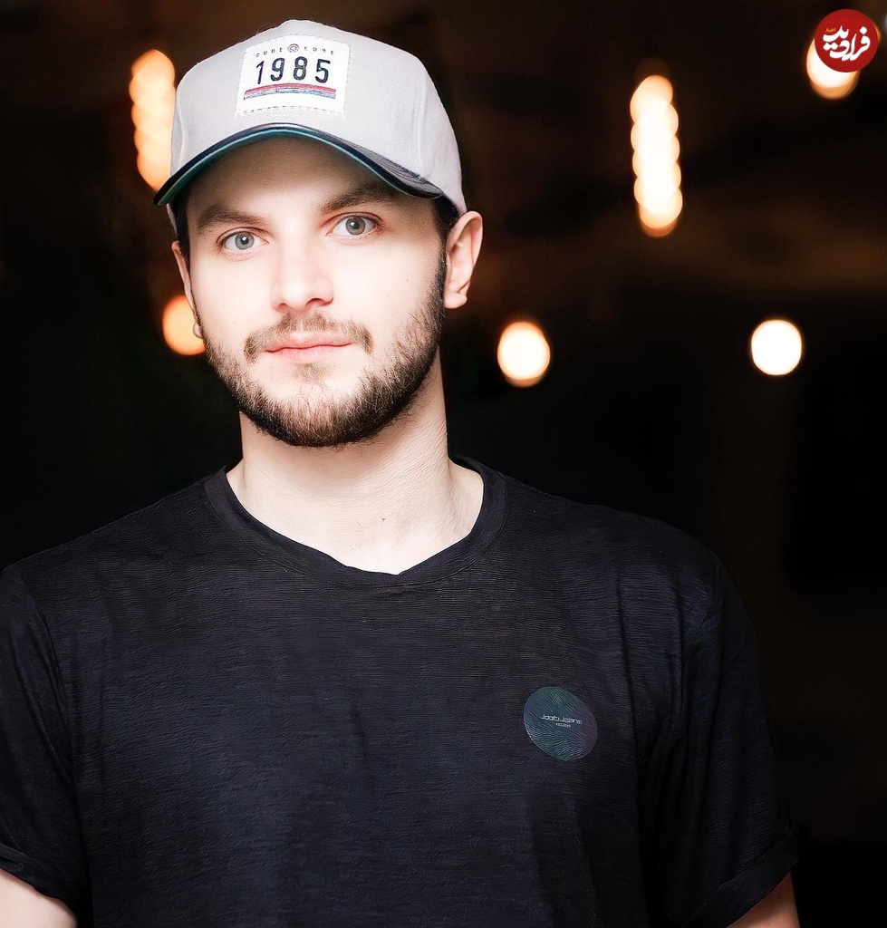 چهره ها در زمان ; چهرهٔ «هاشم» سریال از سرنوشت بعد 4 سال در سن28 سالگی چهره ها در زمان ; چهرهٔ «هاشم» سریال از سرنوشت بعد 4 سال در سن28 سالگی