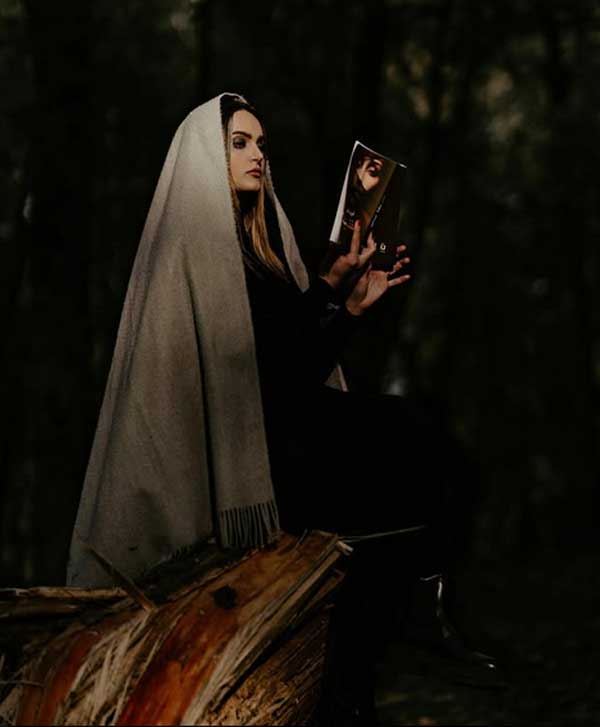 نگاه روز |تصویری عارفانه از نیلوفر پارسا بازیگر نقش بیتا در سریال پر مخاطب آوای باران