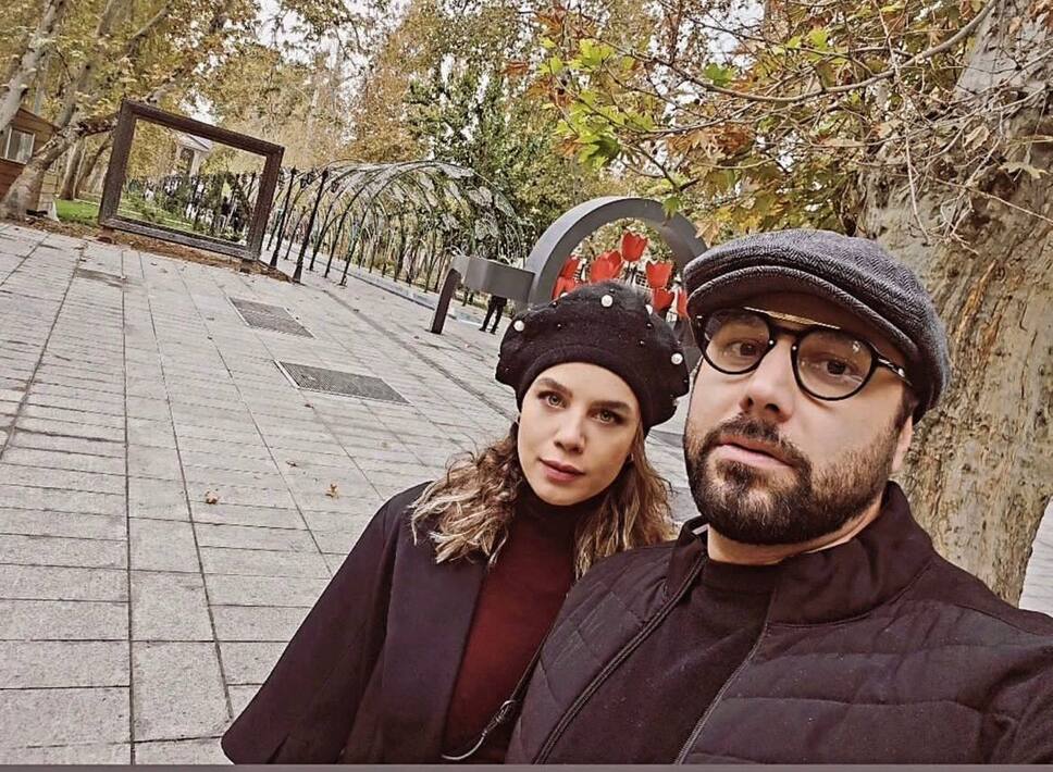 نگاه روز |تصویری از گردش احسان خواجه‌امیری و همسرش