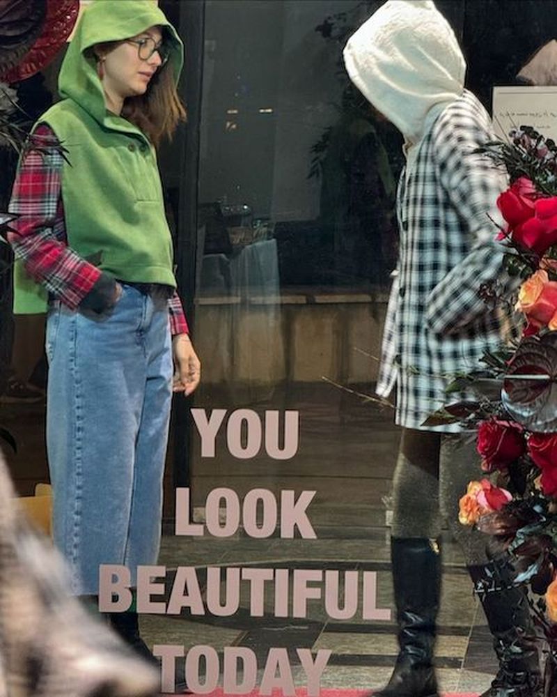 نگاه روز |تصویری از روشنک گرامی با پوشش و استایل حاشیه بر انگیز در اوج زیبایی