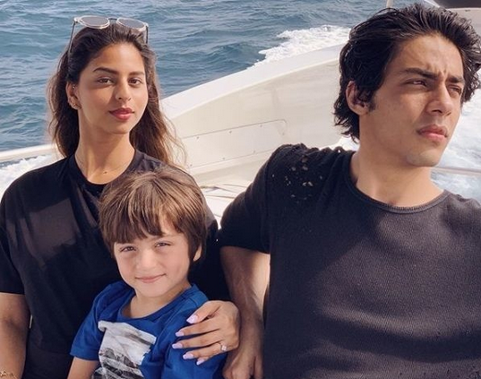 عکس داغ امروز | رونمایی شاهرخ خان از همسر فوق جذاب و جوانش عکس داغ امروز | رونمایی شاهرخ خان از همسر فوق جذاب و جوانش