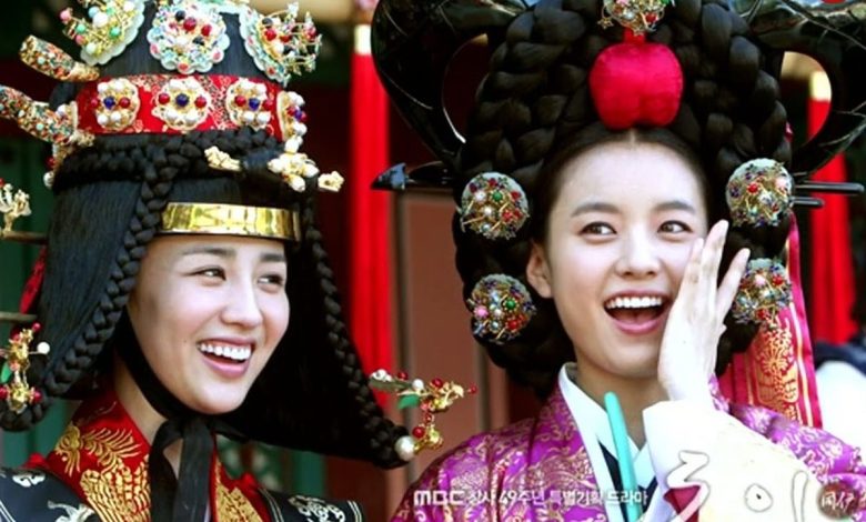 قاب امروز | «ملکه اینهیون، چانسو و فرمانده سئو» در پشت صحنه سریال «دونگیی» (عکس) «ملکه اینهیون، چانسو و فرمانده سئو» در پشت صحنه سریال «دونگیی»