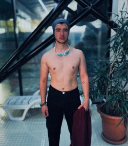 بازیگر جوان سینمای ایران، با لباس شنا ژست گرفت! بازیگر جوان سینمای ایران، با لباس شنا ژست گرفت!