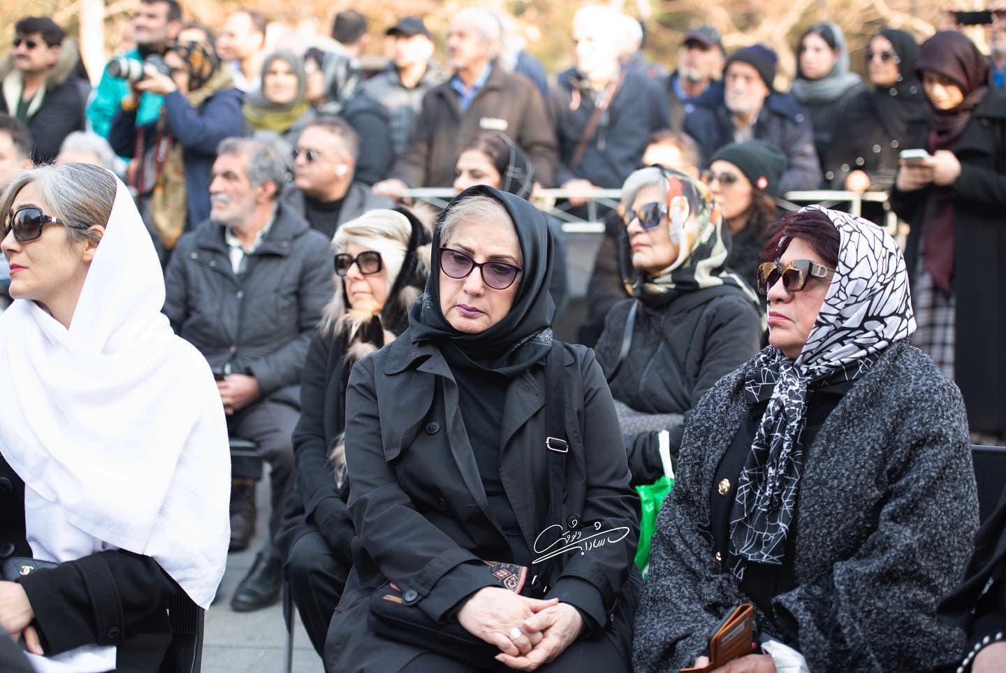 عکس امروز | استایل عجیب بازیگران زن مشهور در مراسم خاکسپاری ژاله علو عکس امروز | استایل عجیب بازیگران زن مشهور در مراسم خاکسپاری ژاله علو