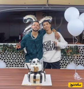 تاریخ وبگردی | حضور برادر کوچکتر مهدی قایدی در جشن تولدش با رونمایی از کیک تولد دوطبقه لاکچریاش تاریخ وبگردی | حضور برادر کوچکتر مهدی قایدی در جشن تولدش با رونمایی از کیک تولد دوطبقه لاکچریاش