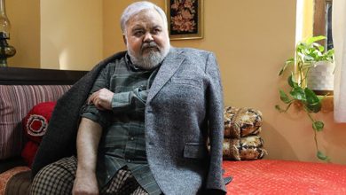 تاریخ وبگردی | از دور دورهای اکبر عبدی همراه همسرش با موتور که سوژه کاربران شده