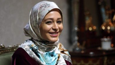 نگاه روز |تصویری از ارغوان مشکات بر سر مزار استاد شجریان