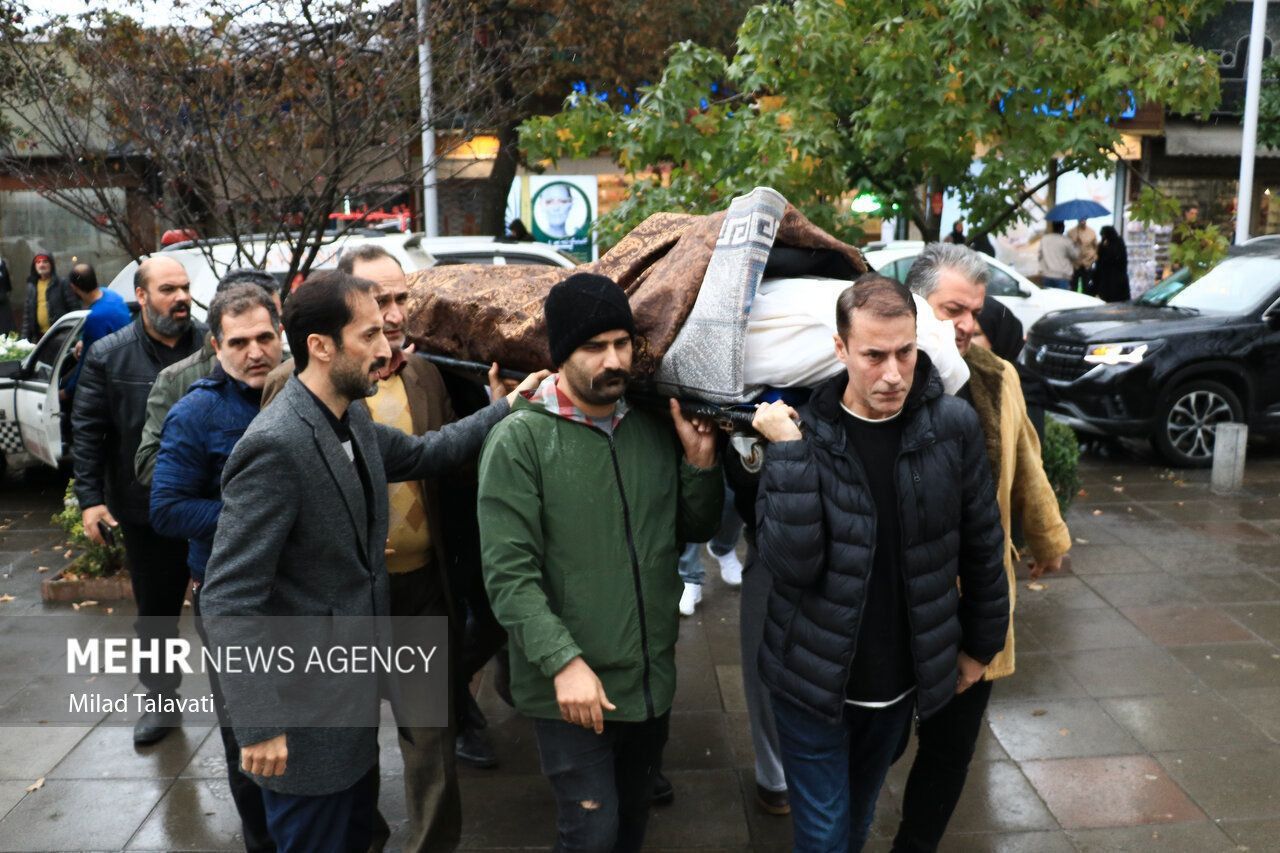 عکس امروز | تصاویری از تشییع و تدفین پیکر «حسین توشه»