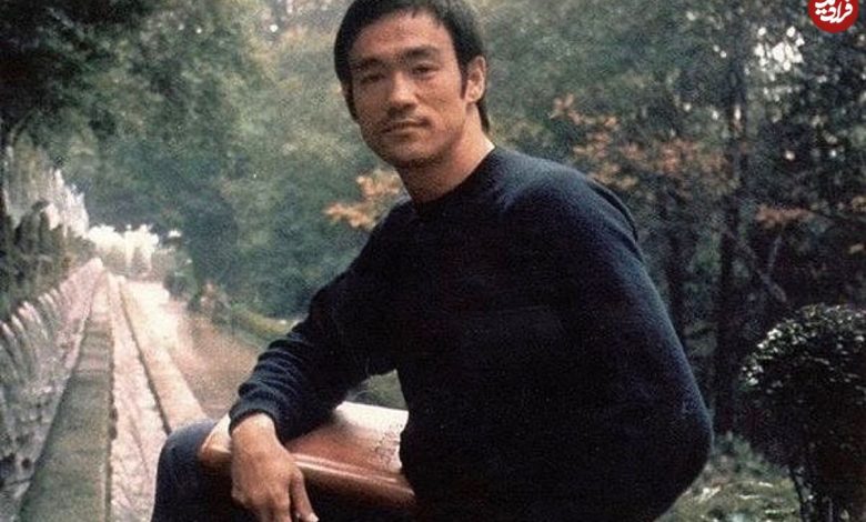 تاریخ وبگردی ؛ چهره جوان و تیپ متفاوت «بروسلی» در کنار پدرش؛ سال 1960 (عکس) چهره جوان و تیپ متفاوت «بروسلی» در کنار پدرش؛ سال 1960