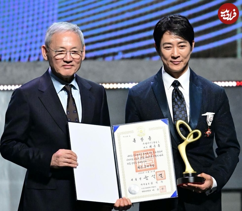 زمان وبگردی ؛ تغییر چهره «جانگ بوگو» سریال امپراتور دریا در 61 سالگی در یک مراسم زمان وبگردی ؛ تغییر چهره «جانگ بوگو» سریال امپراتور دریا در 61 سالگی در یک مراسم