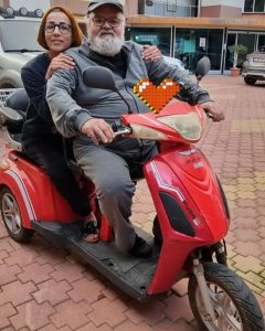 عکس داغ امروز | موتورسواری اکبر عبدی و همسرش عکس داغ امروز | موتورسواری اکبر عبدی و همسرش