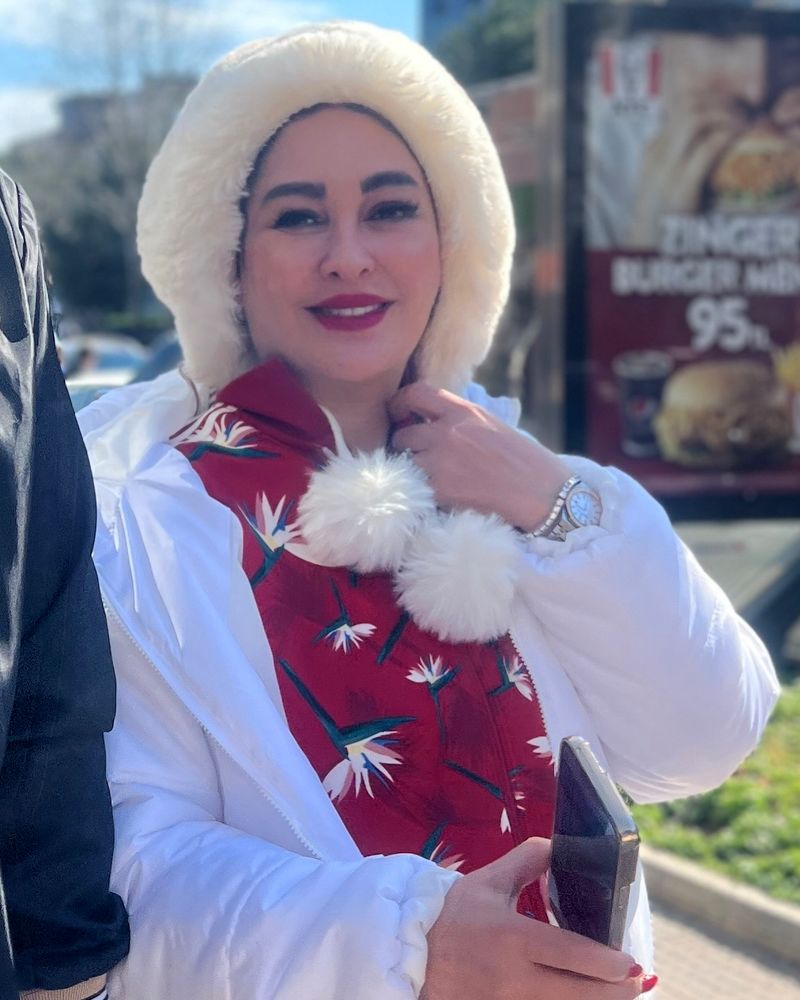 نگاه روز | چهره و استایل جدید الهام حمیدی در 47 سالگی