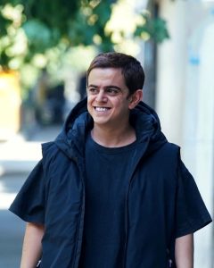 نگاه روز | تغییرات دیدنی «امیرمحمد» مجری برنامه کودک بعد 20 سال در 28 سالگی