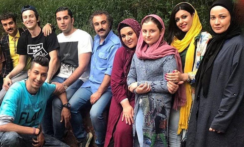 تاریخ و زمان وبگردی؛ نگاهی به جدیدترین تصویر منتشر شده از پشت صحنه سریال پایتخت تاریخ و زمان وبگردی؛ نگاهی به جدیدترین تصویر منتشر شده از پشت صحنه سریال پایتخت