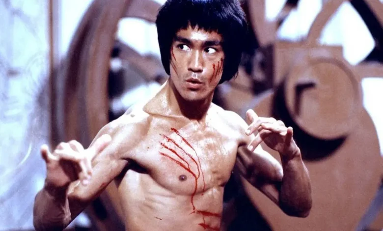 نگاه روز | چهره جوان و تیپ متفاوت «بروسلی» در کنار پدرش؛ سال 1960