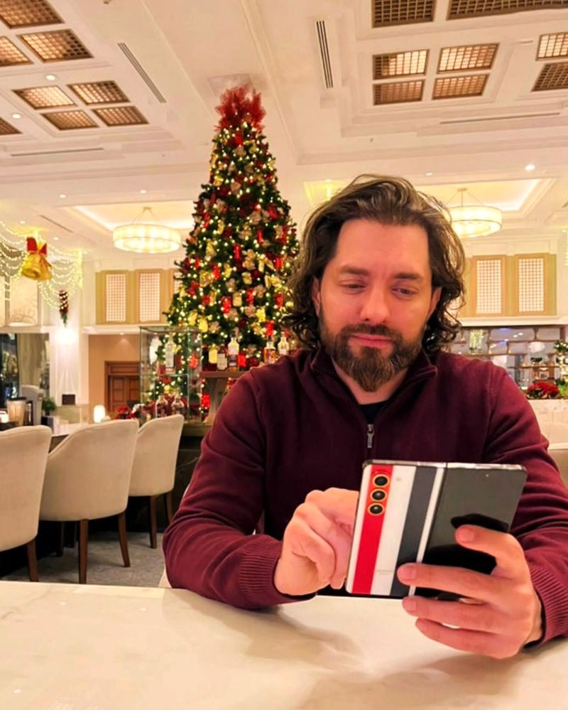 عکس امروز | رونمایی بهرام رادان از تیپ و استایل کریسمسی اش در 45 سالگی عکس امروز | رونمایی بهرام رادان از تیپ و استایل کریسمسی اش در 45 سالگی