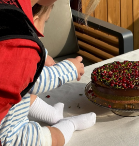 عکس امروز | رونمایی مینا مختاری همسر بهرام رادان از پسرکوچولوش، و کیک شب یلدایی/ مینا خانوم در انتخاب لباس یلدایی و دیزاین کیک واقعا منحصر بفرده عکس امروز | رونمایی مینا مختاری همسر بهرام رادان از پسرکوچولوش، و کیک شب یلدایی/ مینا خانوم در انتخاب لباس یلدایی و دیزاین کیک واقعا منحصر بفرده