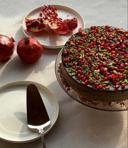 عکس امروز | رونمایی مینا مختاری همسر بهرام رادان از پسرکوچولوش، و کیک شب یلدایی/ مینا خانوم در انتخاب لباس یلدایی و دیزاین کیک واقعا منحصر بفرده عکس امروز | رونمایی مینا مختاری همسر بهرام رادان از پسرکوچولوش، و کیک شب یلدایی/ مینا خانوم در انتخاب لباس یلدایی و دیزاین کیک واقعا منحصر بفرده