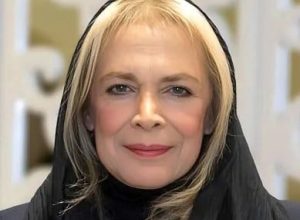 تاریخ وبگردی | رونمایی از مجسمه خانم بازیگر «بیتا فرهی»در موزه سینما