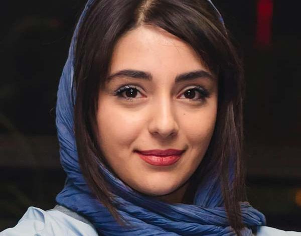 نگاه روز |هستی مهدوی با لبخندی زیبا و طیفی از رنگ‌های آبی چه زیبا شده است