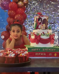 عکس امروز | تولد شاهانه با کیک 3 بعدی یلدایی دختر منوچهر هادی و یکتا ناصر در غیاب مادرش ! / تزییات دختر شنل قرمزی روی کیک بی نظیره ! عکس امروز | تولد شاهانه با کیک 3 بعدی یلدایی دختر منوچهر هادی و یکتا ناصر در غیاب مادرش ! / تزییات دختر شنل قرمزی روی کیک بی نظیره !