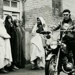 (عکس) «بهروز وثوقی و بهمن مفید» در صحنه‌هایی از فیلم «رضا موتوری»؛ سال 1349